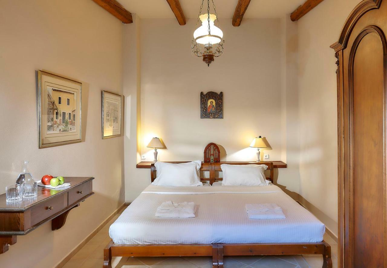Castello Villa Daphnes - Private Pool & Whirlpool Dhafnes Exterior photo